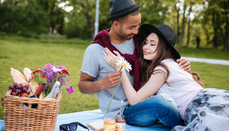 45 Must-Knows & the Best and Worst Romantic Picnic Ideas to Woo Your Date